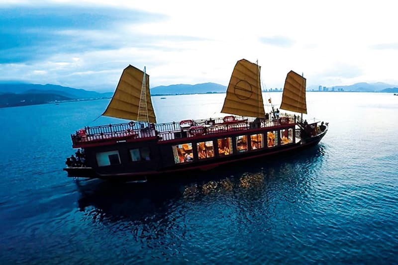 Tour Du thuyền Emperor - Khám phá vịnh Nha Trang